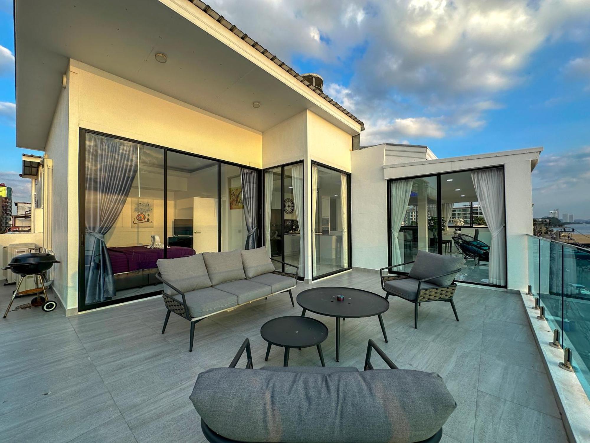 Stunning Beachfront View Luxurious Apartment 40 Csomtien-part Kültér fotó