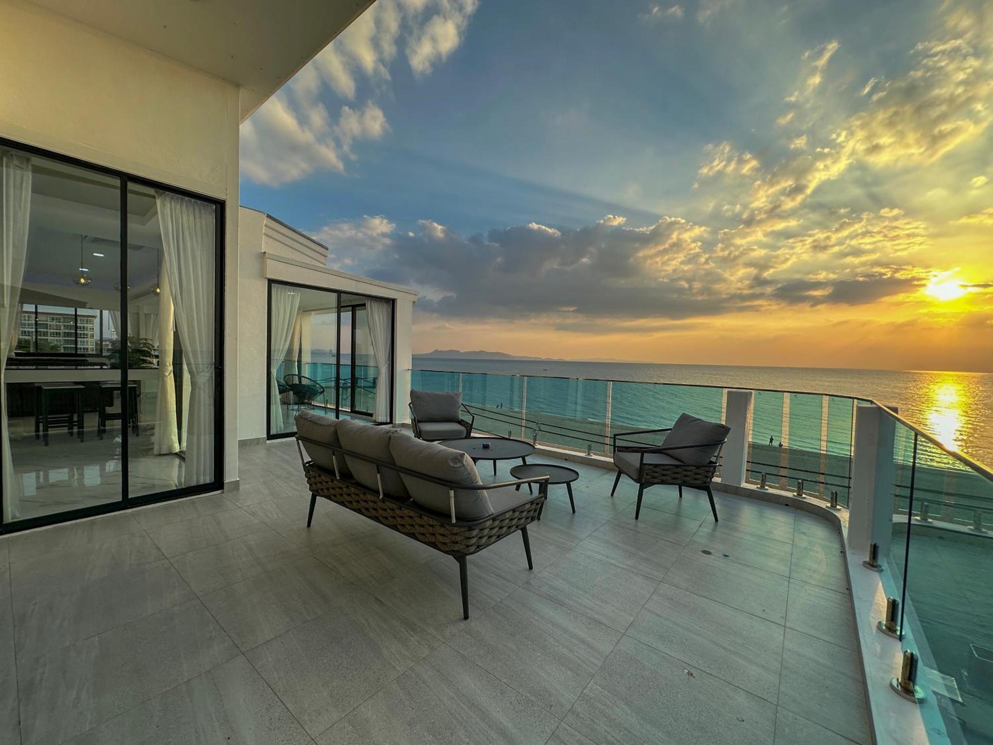 Stunning Beachfront View Luxurious Apartment 40 Csomtien-part Kültér fotó
