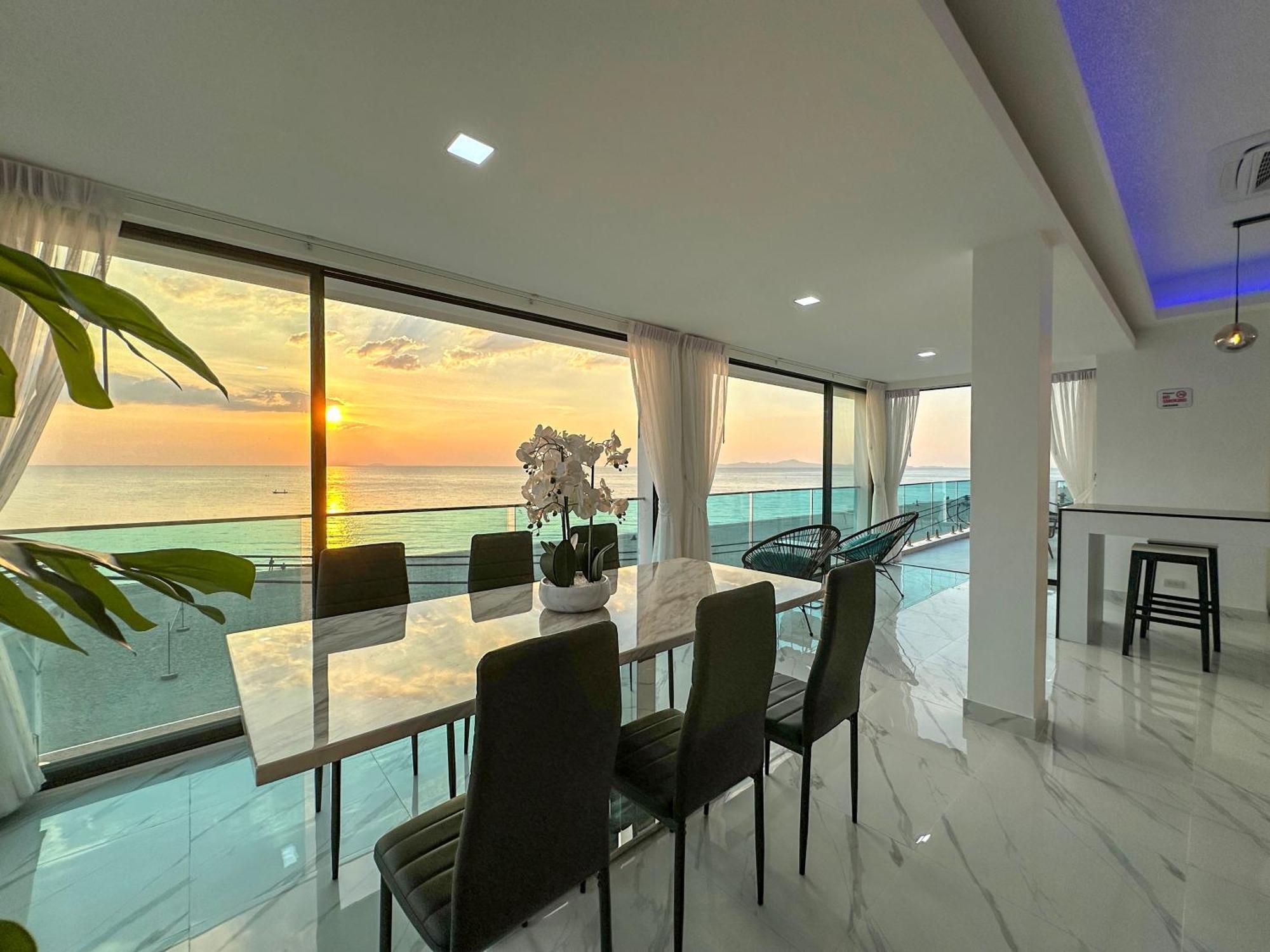 Stunning Beachfront View Luxurious Apartment 40 Csomtien-part Kültér fotó