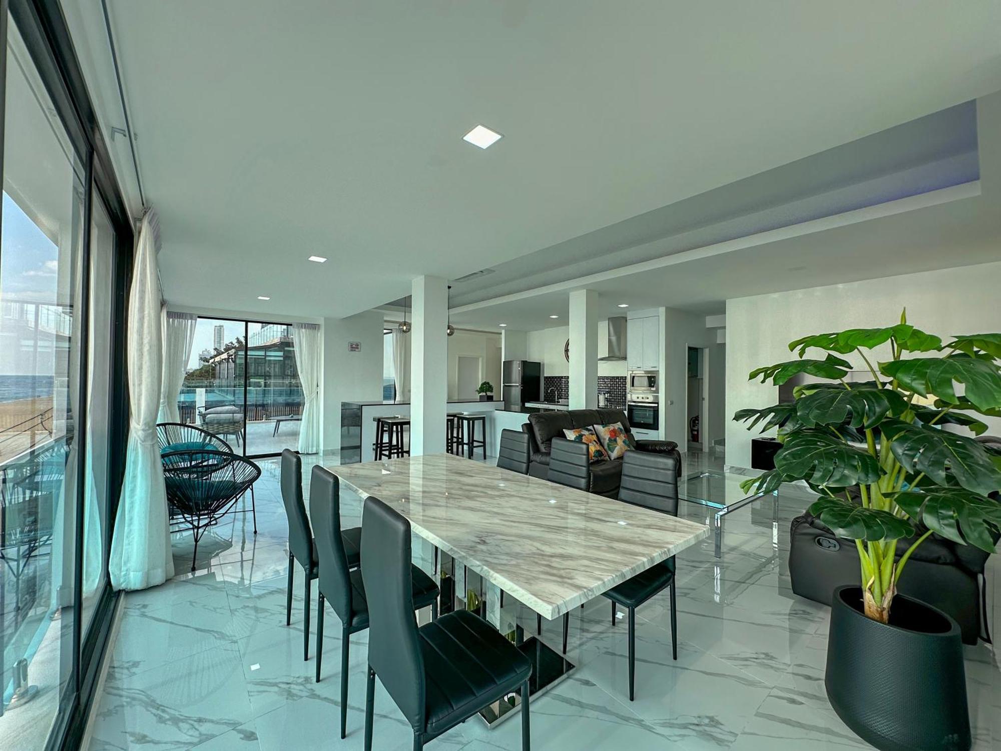 Stunning Beachfront View Luxurious Apartment 40 Csomtien-part Kültér fotó